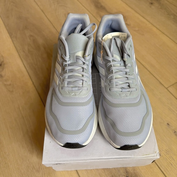 Athletic_Shoes